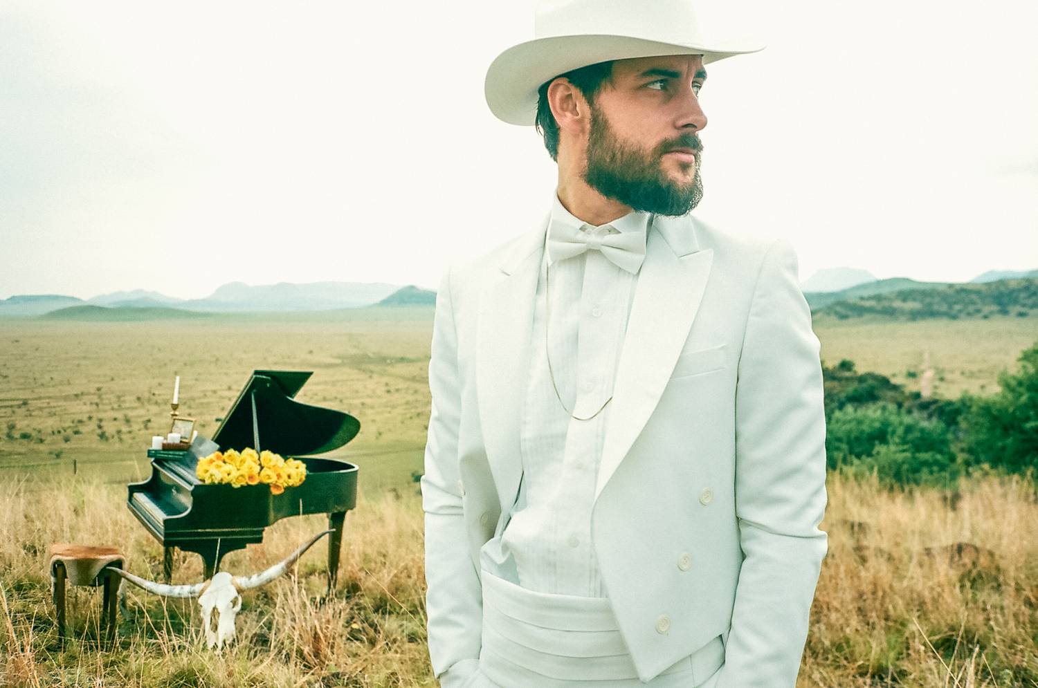 Robert Ellis tours Europe with "Texas Piano Man" starting this month